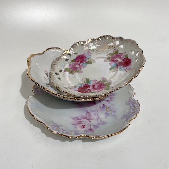 PLATE, Vintage Lace Edge or Decorative - Floral w Gold Rim (small)
